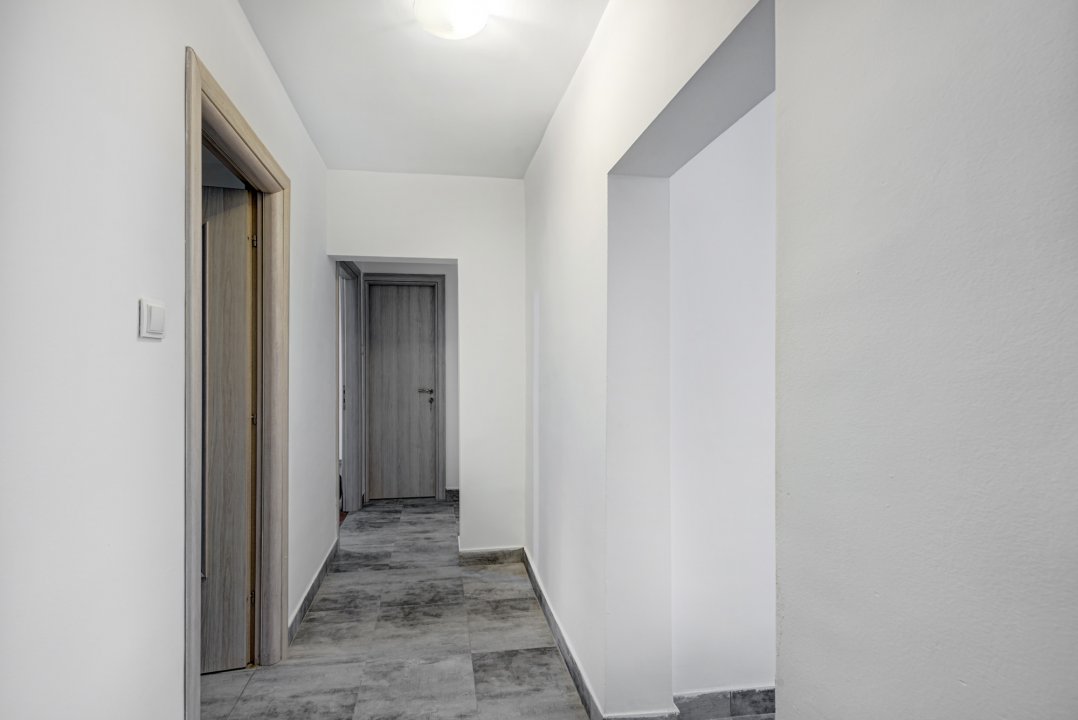 Apartament 3 camere decomandat Calea Calarasi Delea Noua