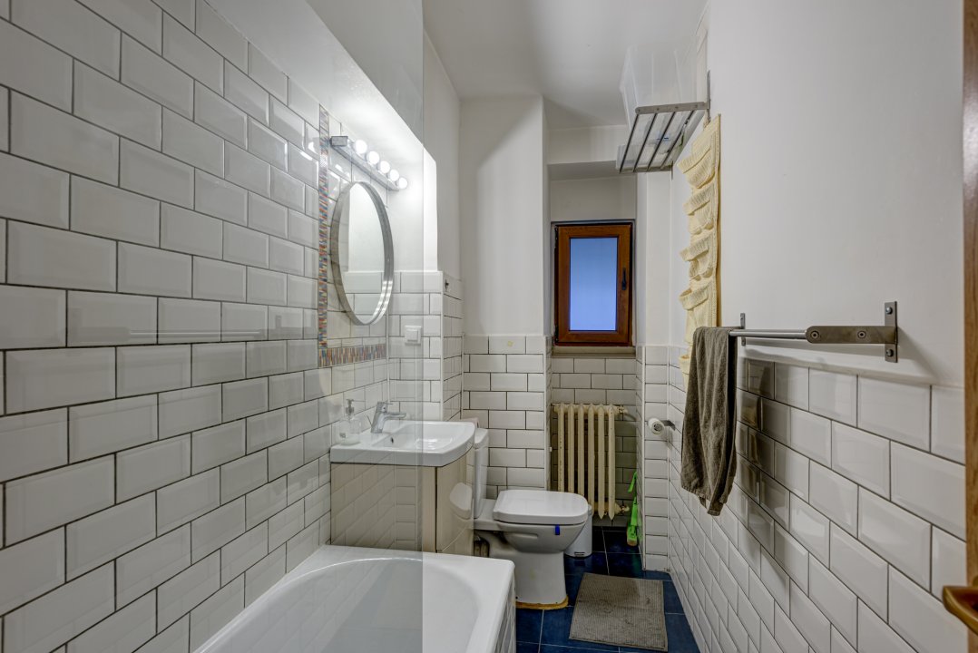 Apartament 2 camere spatios si luminos, la Piata Unirii