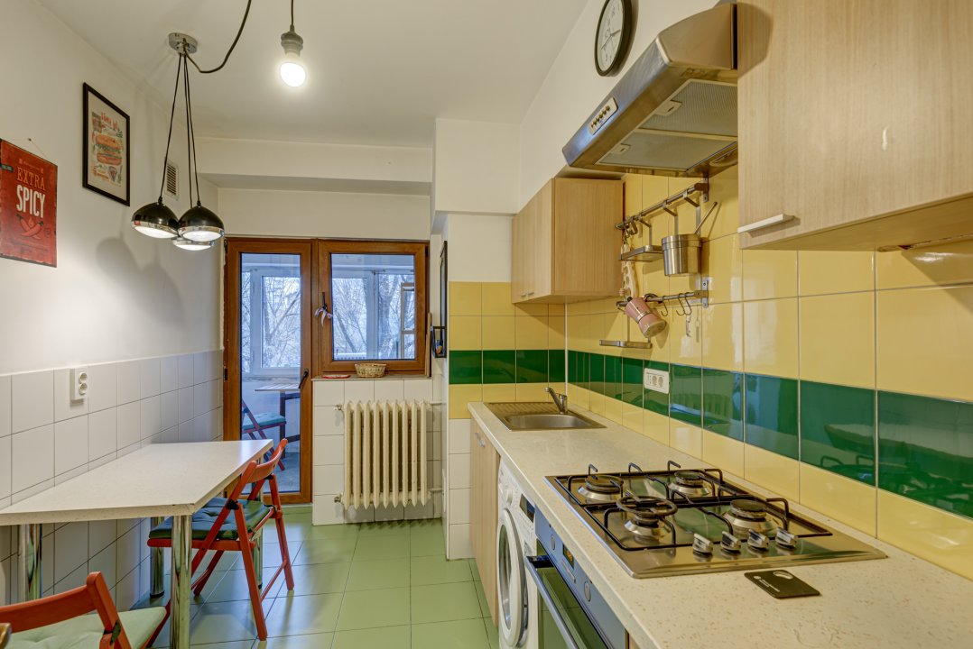 Apartament 2 camere spatios si luminos, la Piata Unirii