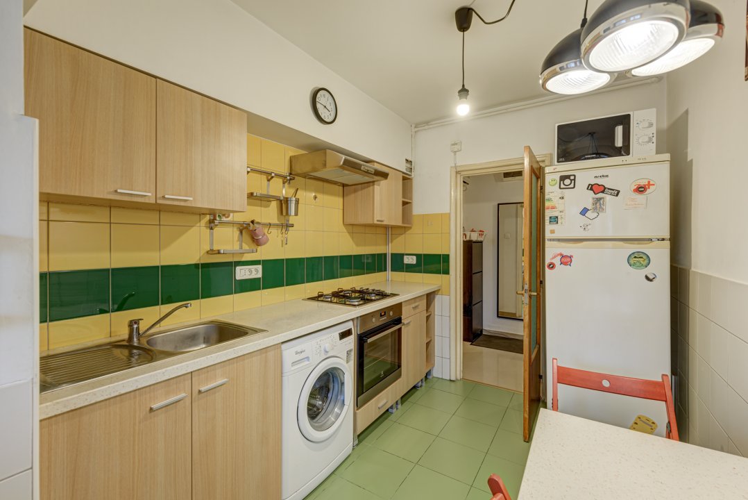 Apartament 2 camere spatios si luminos, la Piata Unirii