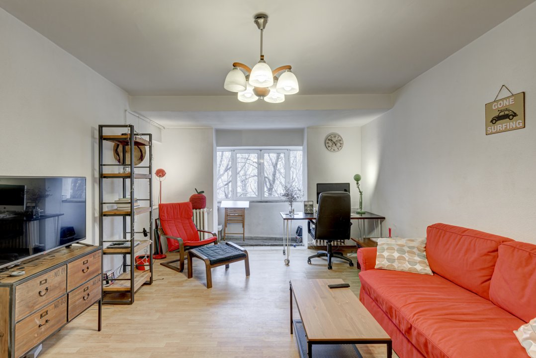 Apartament 2 camere spatios si luminos, la Piata Unirii