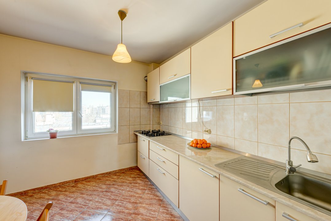 Apartament 3 camere, decomandat, hol H, 76 mp, 2 bai, Lujerului, Veteranilor