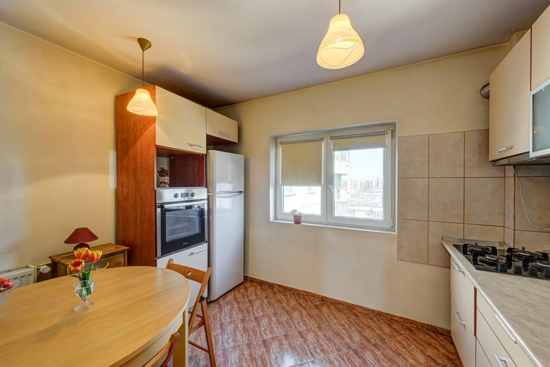 Apartament 3 camere, decomandat, hol H, 76 mp, 2 bai, Lujerului, Veteranilor