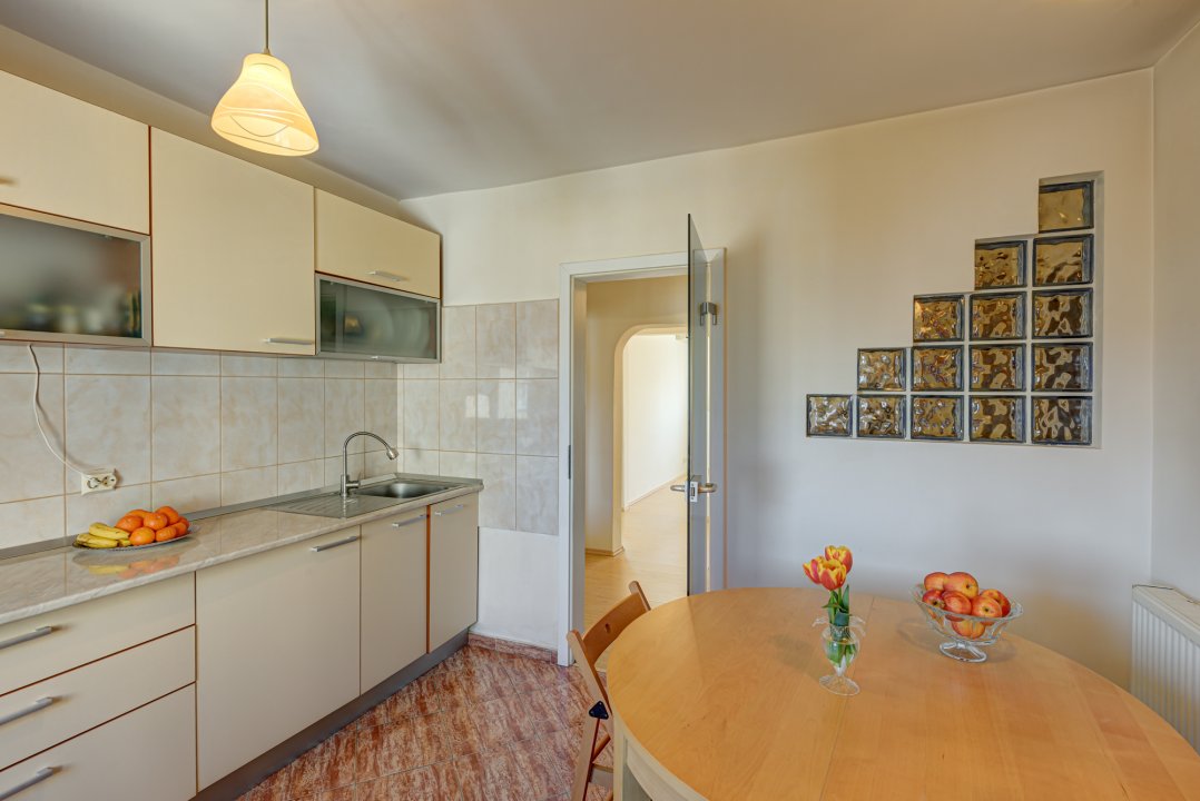 Apartament 3 camere, decomandat, hol H, 76 mp, 2 bai, Lujerului, Veteranilor