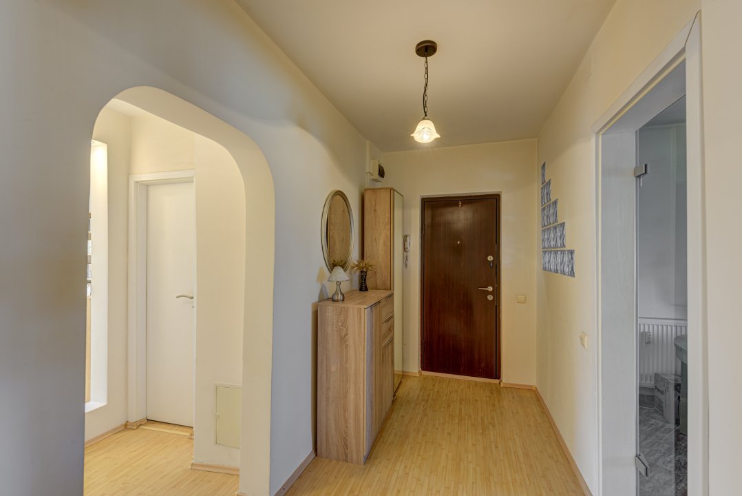 Apartament 3 camere, decomandat, hol H, 76 mp, 2 bai, Lujerului, Veteranilor