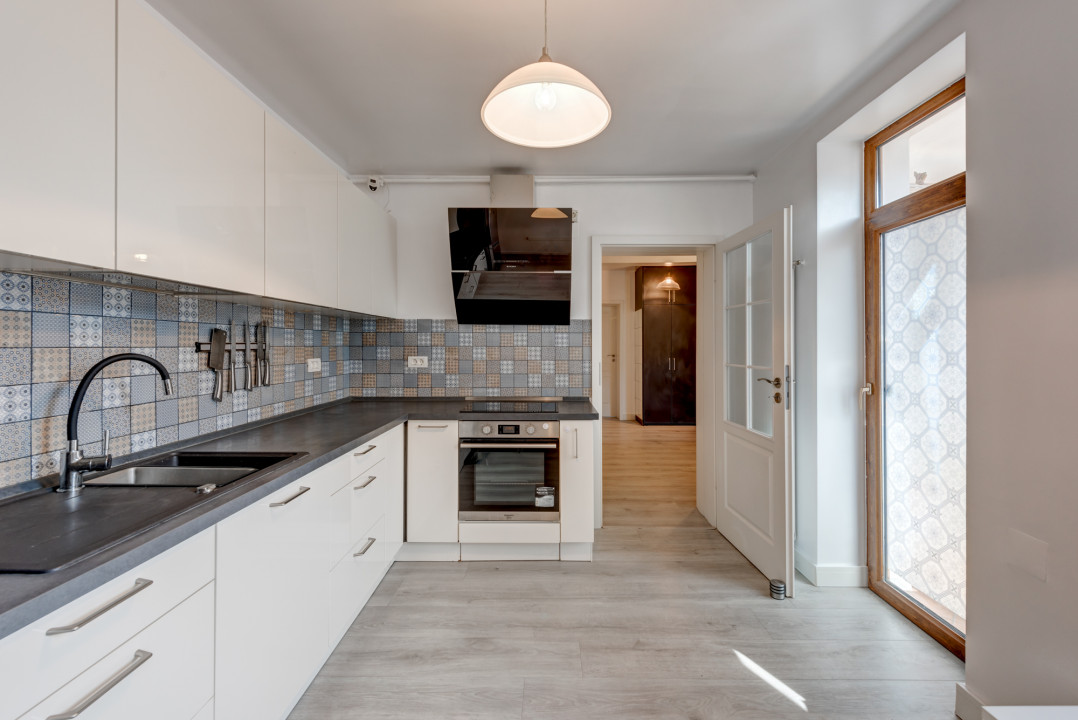 Apartament modern, 90 mp, cu centrala proprie, 2 bai, lift