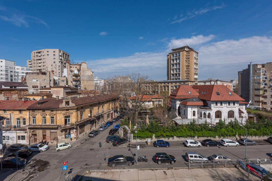 Apartament modern, 90 mp, cu centrala proprie, 2 bai, lift