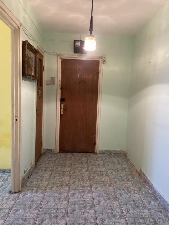 Apartament 3 camere, decomandat, 5 min metrou 1 Decembrie