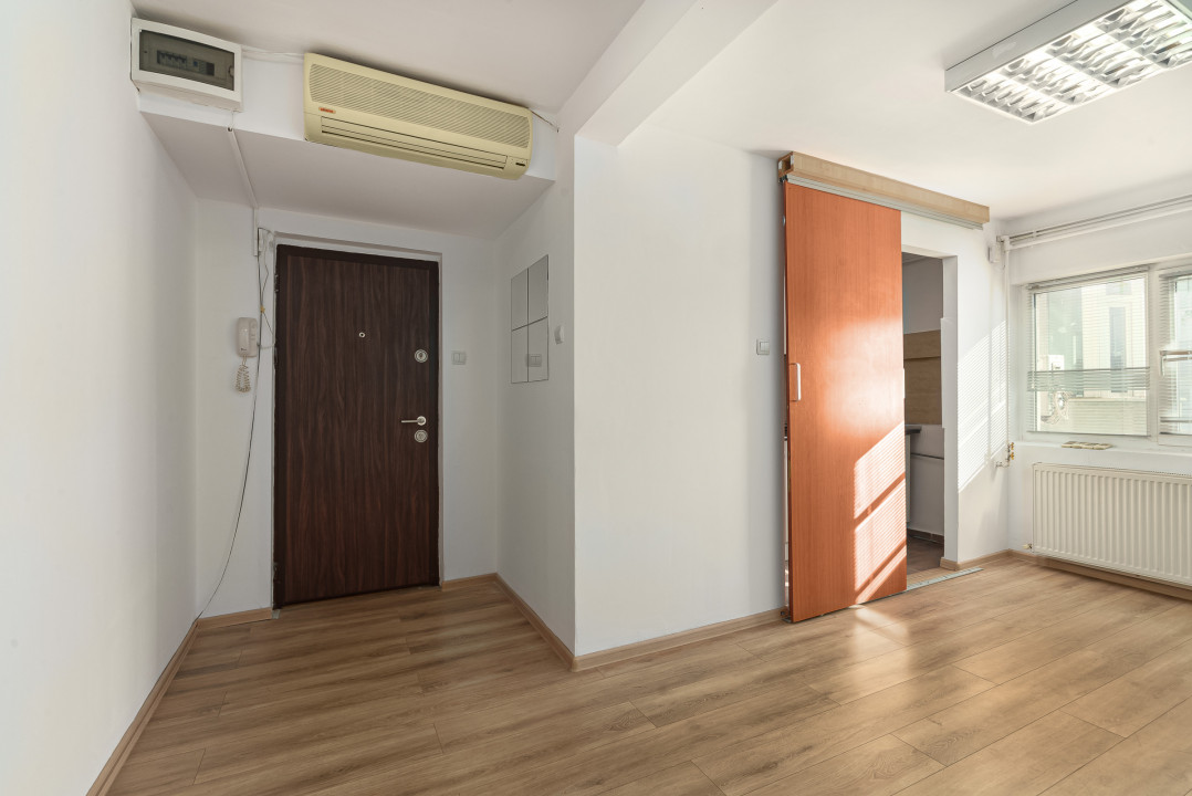 UNIRII - EMIL BOTTA - APARTAMENT 4 CAMERE 96 MP - CENTRALA PROPRIE!