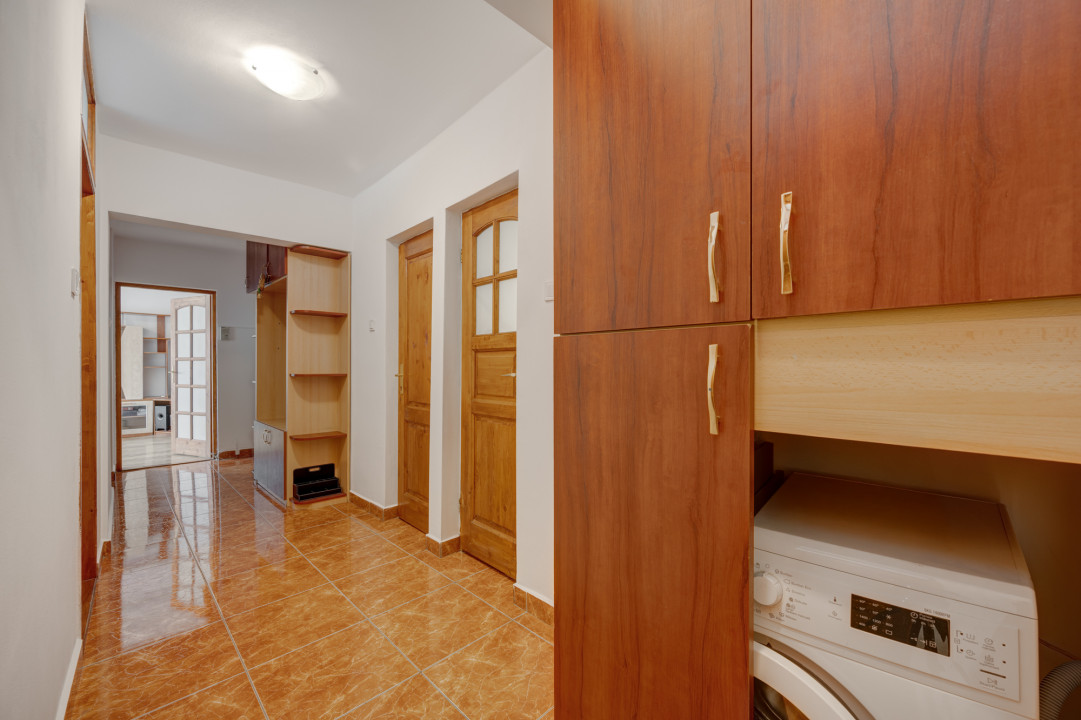 Apartament 3 camere, decomandat, 2 bai, langa Scoala 97