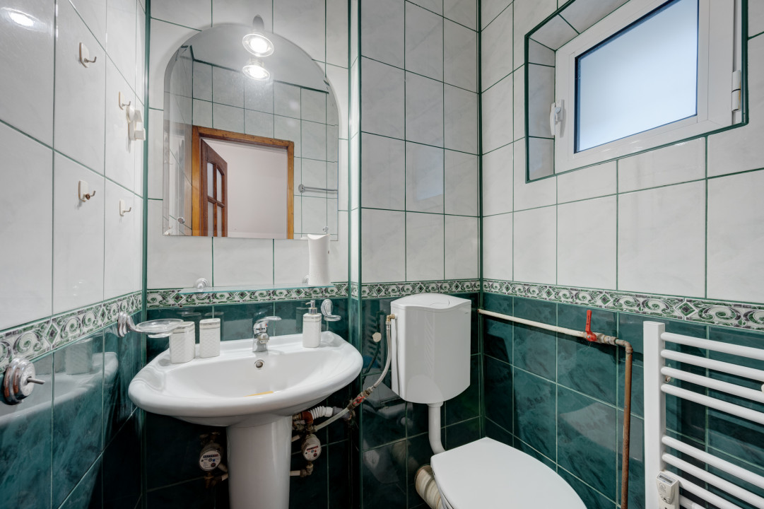 Apartament 3 camere, decomandat, 2 bai, langa Scoala 97
