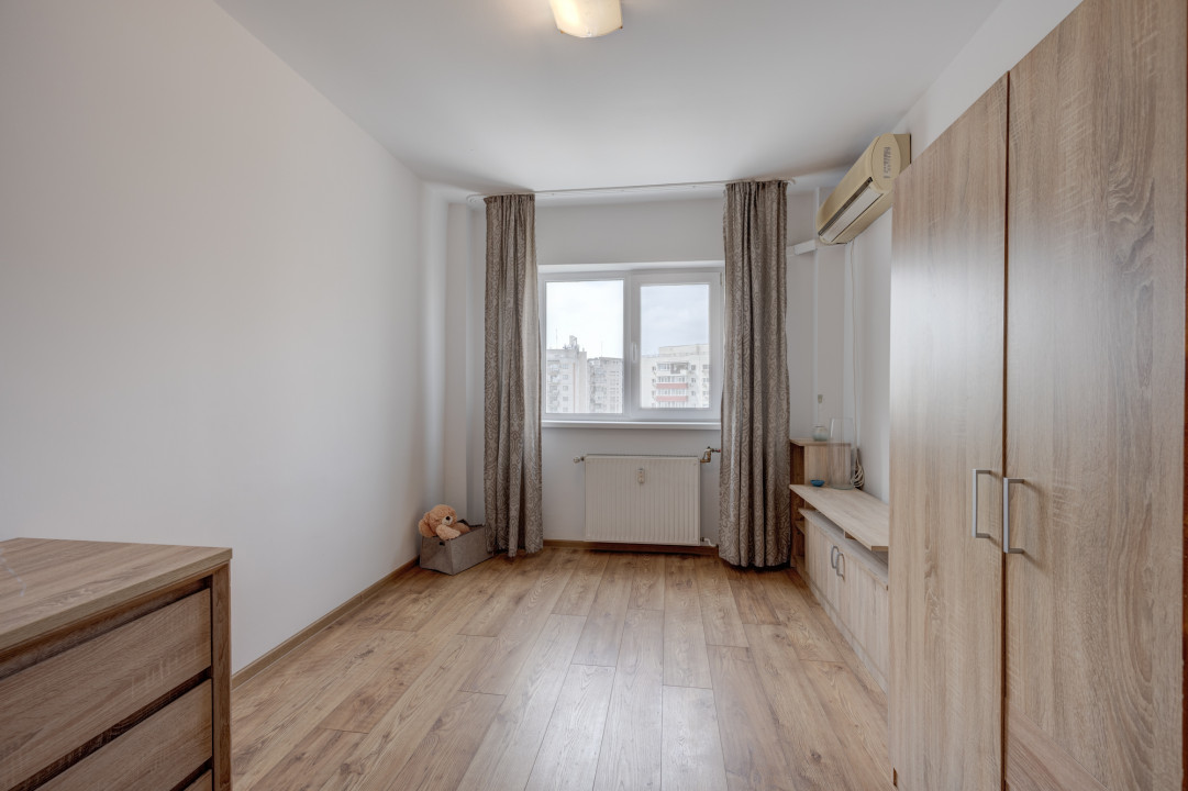 Apartament 3 camere, decomandat, 2 bai, langa Scoala 97