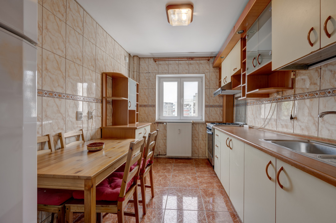 Apartament 3 camere, decomandat, 2 bai, langa Scoala 97