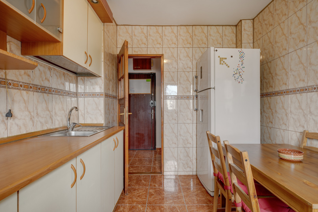 Apartament 3 camere, decomandat, 2 bai, langa Scoala 97