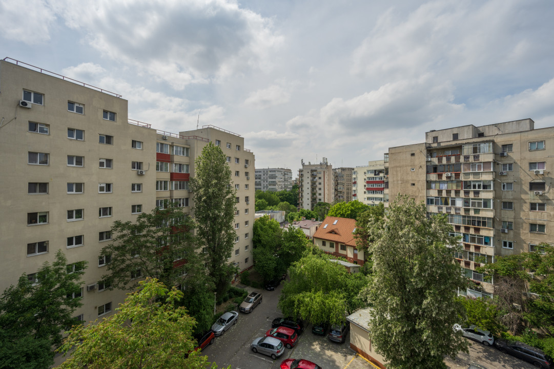 Apartament 3 camere, decomandat, 2 bai, langa Scoala 97