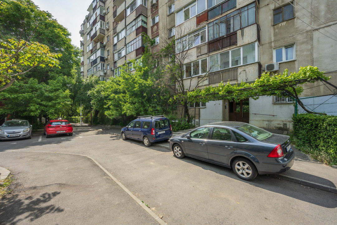 Apartament 3 camere, decomandat, 2 bai, langa Scoala 97