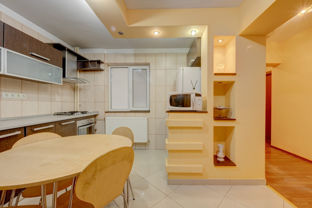 Apartament 3 camere, decomandat, 73 mp, metrou Raul Doamnei