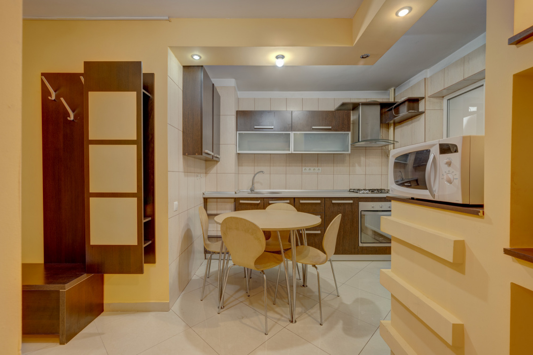 Apartament 3 camere, decomandat, 73 mp, metrou Raul Doamnei