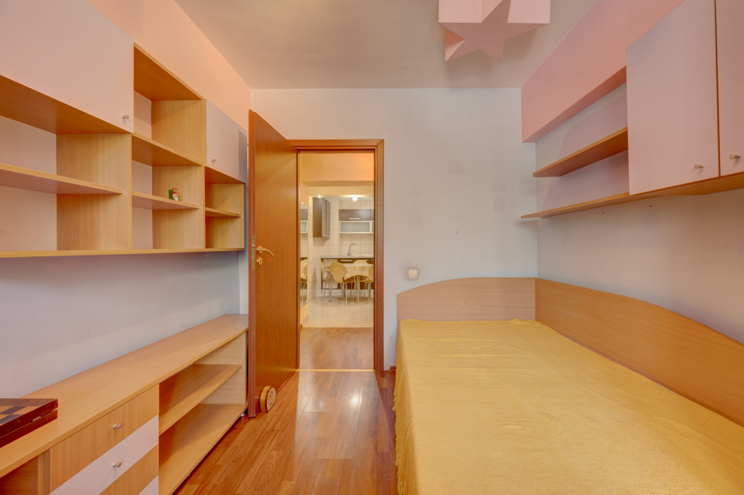 Apartament 3 camere, decomandat, 73 mp, metrou Raul Doamnei