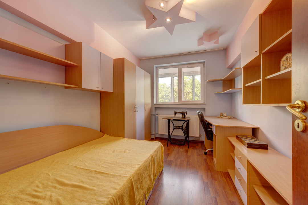 Apartament 3 camere, decomandat, 73 mp, metrou Raul Doamnei