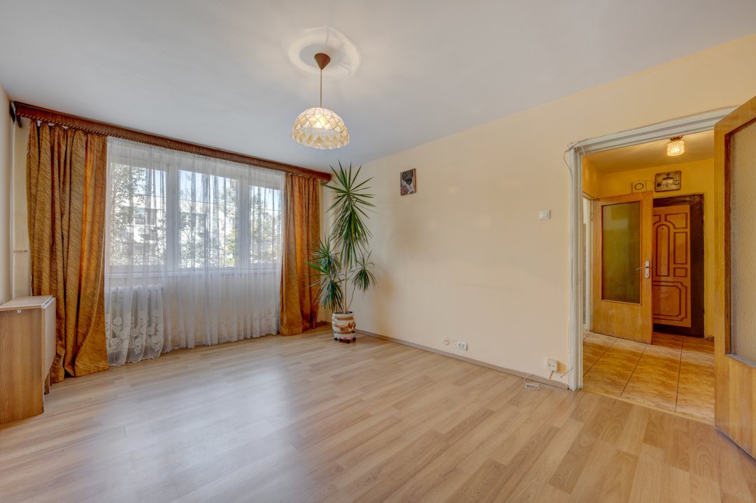 Apartament 3 camere decomandat Titan, Pta. 1 Decembrie