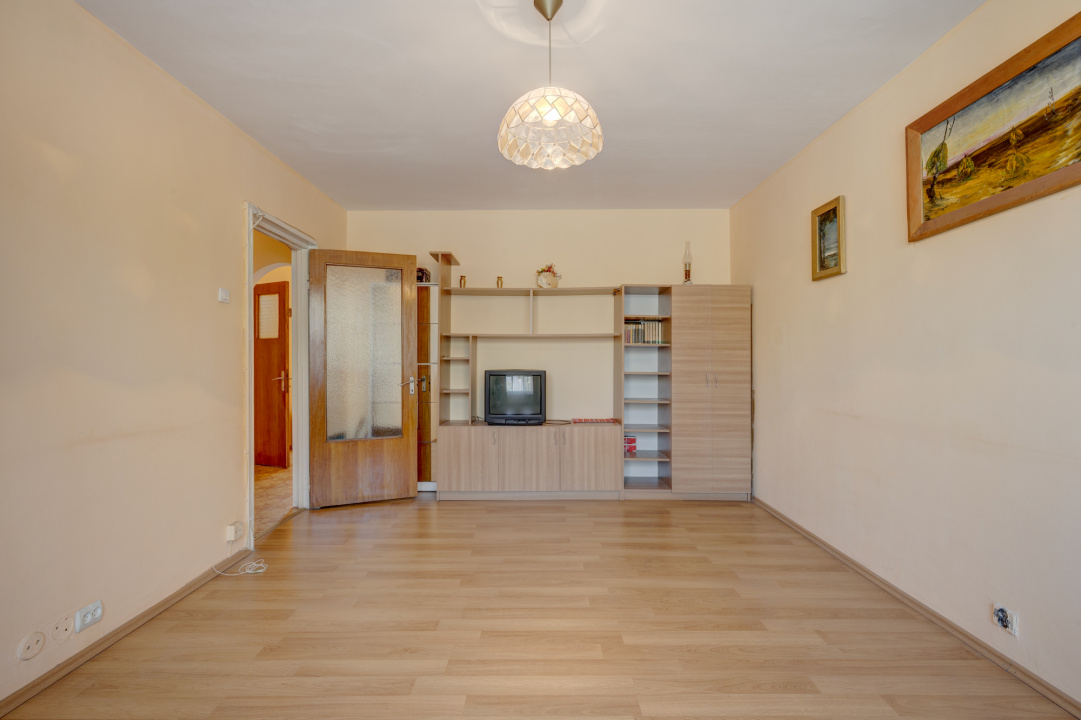 Apartament 3 camere decomandat Titan, Pta. 1 Decembrie