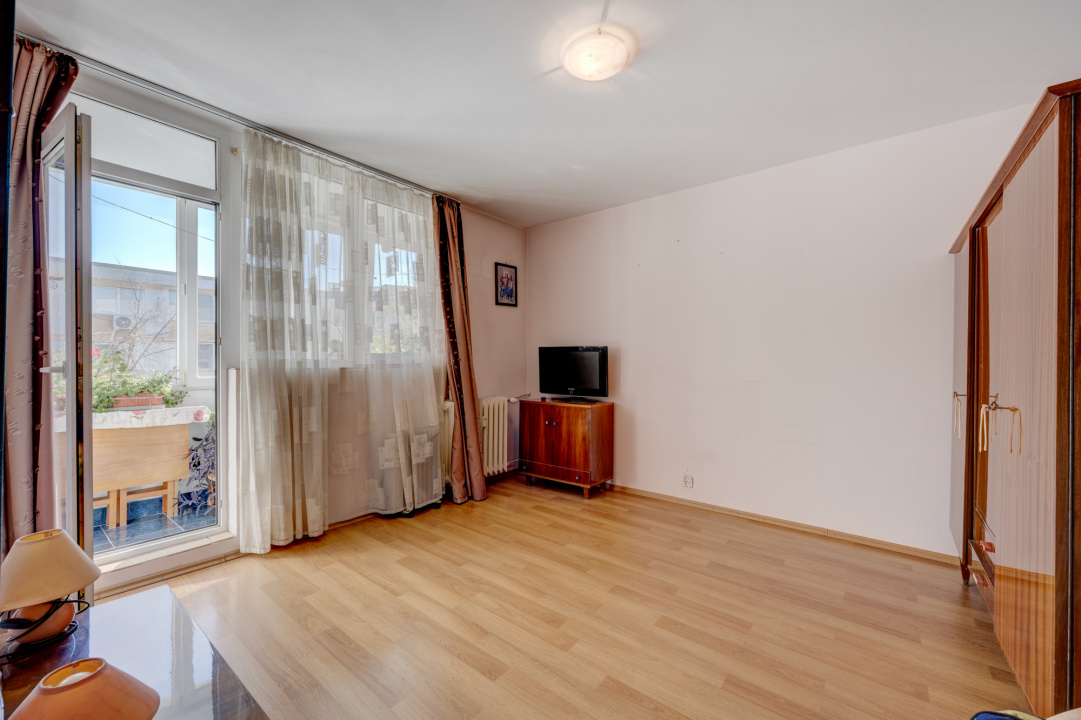 Apartament 3 camere decomandat Titan, Pta. 1 Decembrie