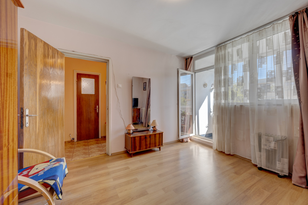 Apartament 3 camere decomandat Titan, Pta. 1 Decembrie