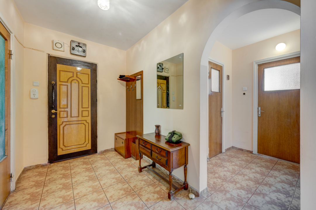 Apartament 3 camere decomandat Titan, Pta. 1 Decembrie