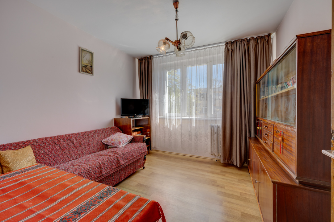 Apartament 3 camere decomandat Titan, Pta. 1 Decembrie
