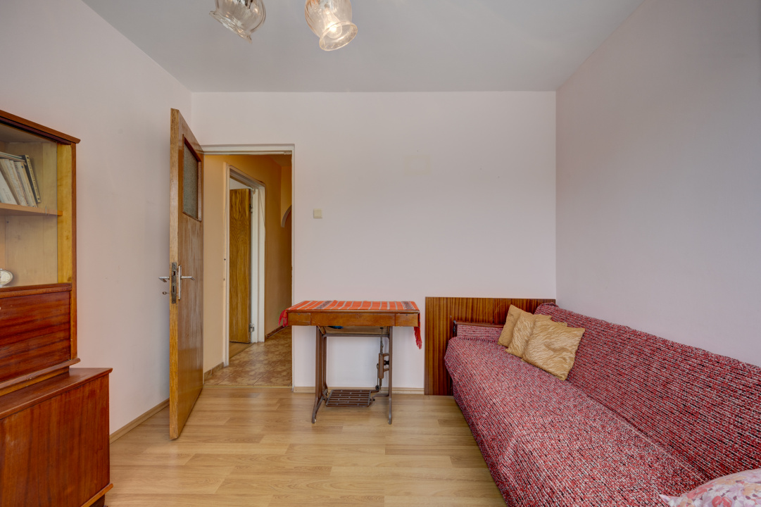 Apartament 3 camere decomandat Titan, Pta. 1 Decembrie