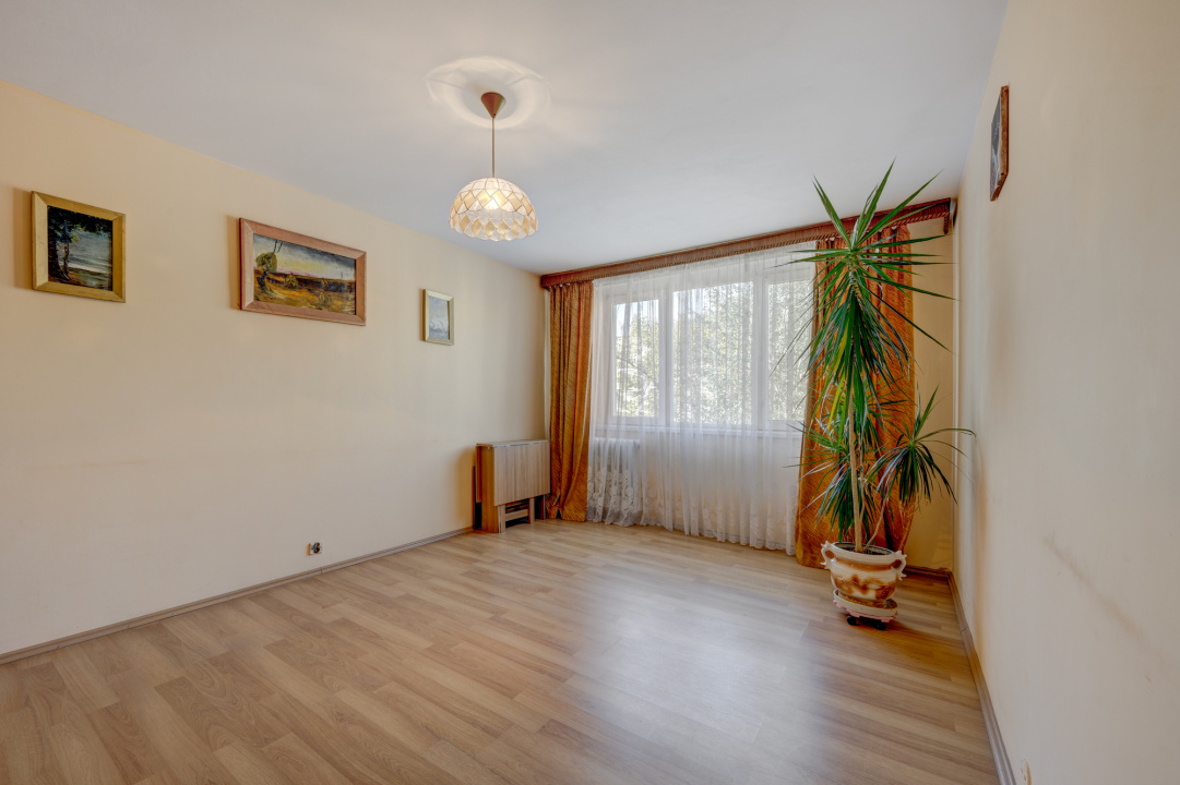 Apartament 3 camere decomandat Titan, Pta. 1 Decembrie
