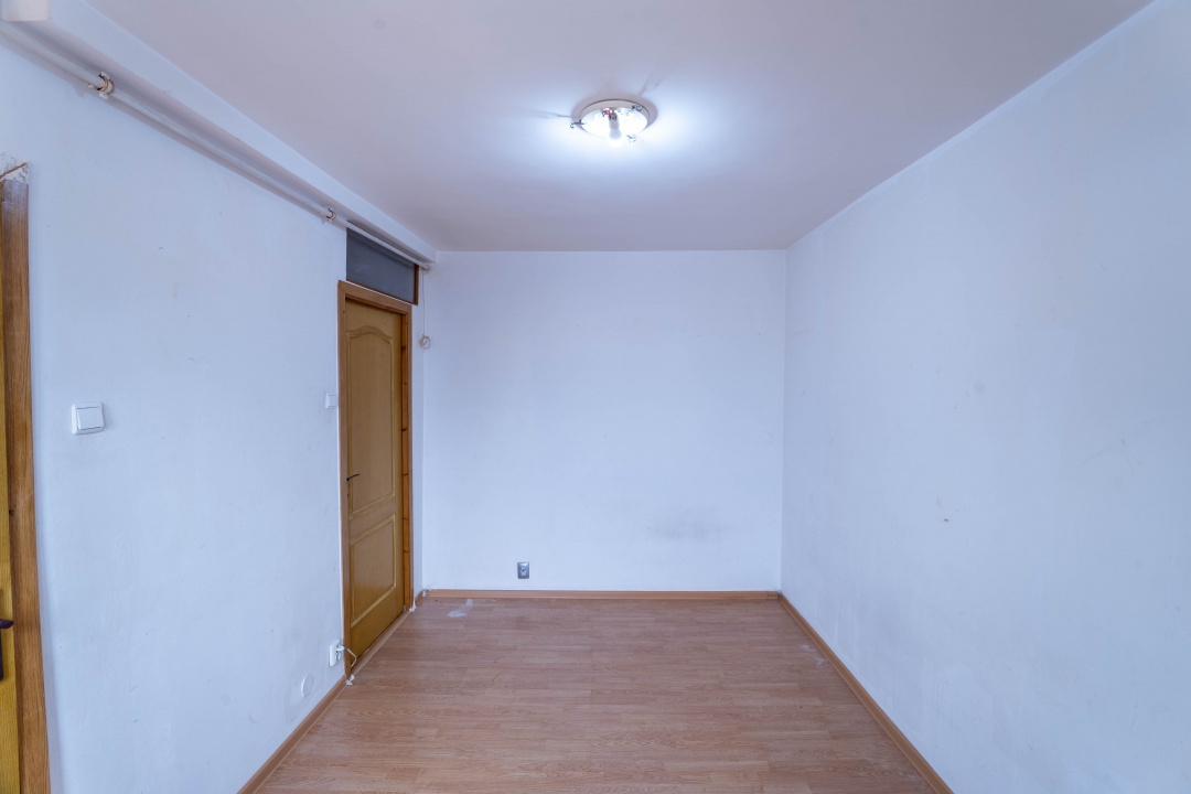 Garsoniera pentru buget mic, Titan Postavarul