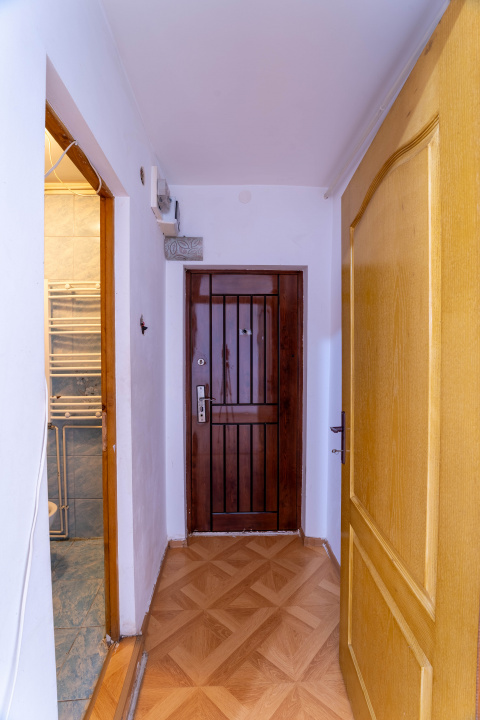 Garsoniera pentru buget mic, Titan Postavarul