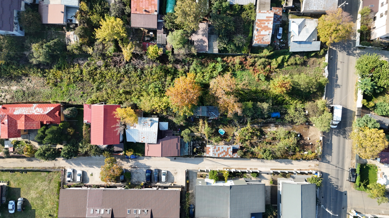 Teren cu dubla deschidere pe Dantelei