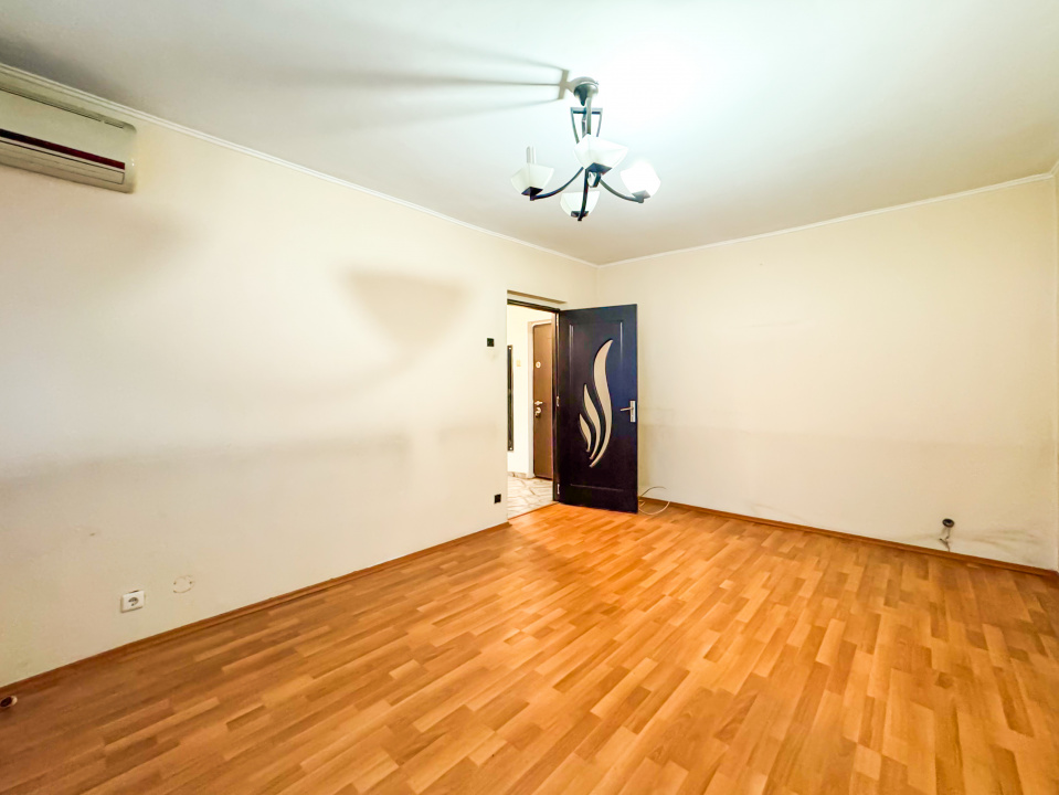 Un 3 camere corect. Si extrem de interesant!