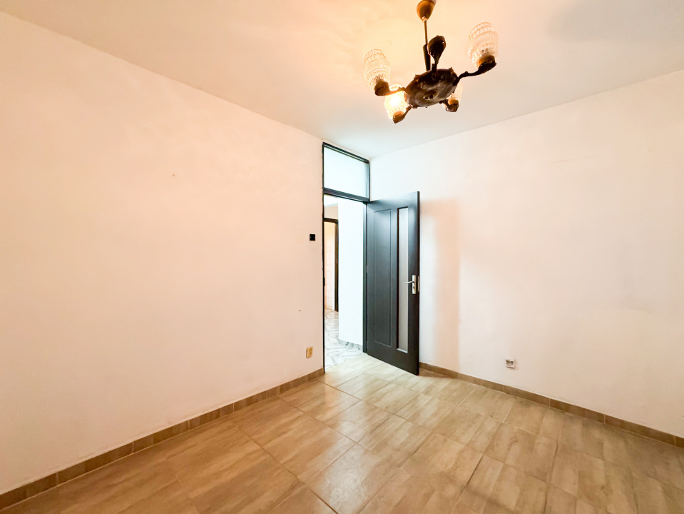 Un 3 camere corect. Si extrem de interesant!