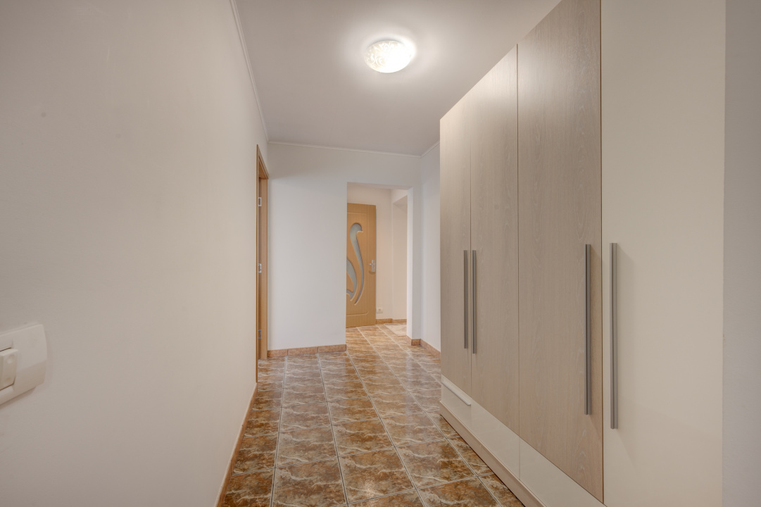 Apartament 3 camere parter, cu balcon, 10 min. Bucur Obor