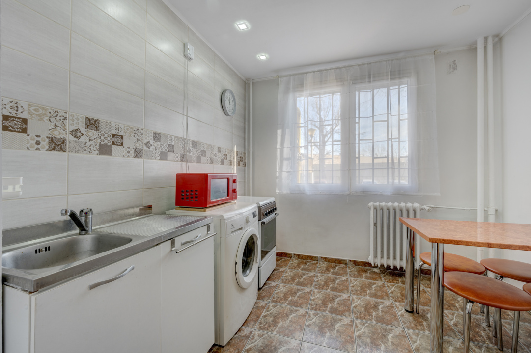 Apartament 3 camere parter, cu balcon, 10 min. Bucur Obor