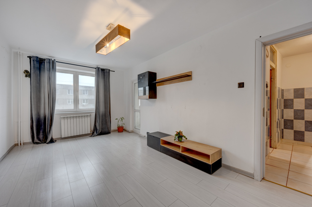 Apartament 3 camere decomandat, cu centrala proprie, bloc 1983