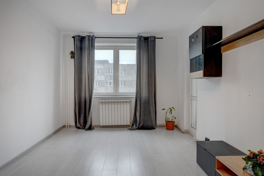 Apartament 3 camere decomandat, cu centrala proprie, bloc 1983