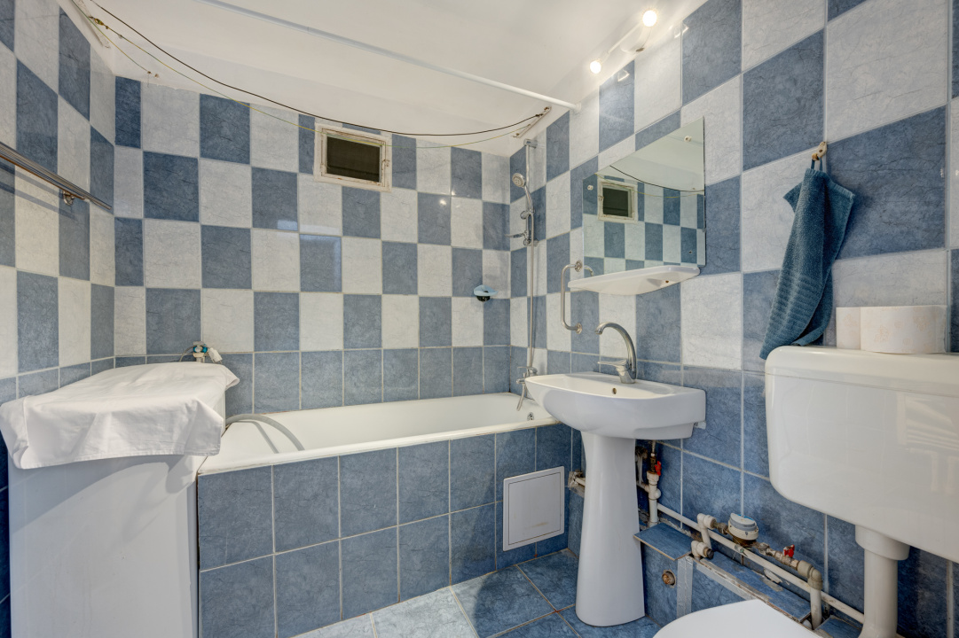 Apartament 3 camere decomandat, cu centrala proprie, bloc 1983