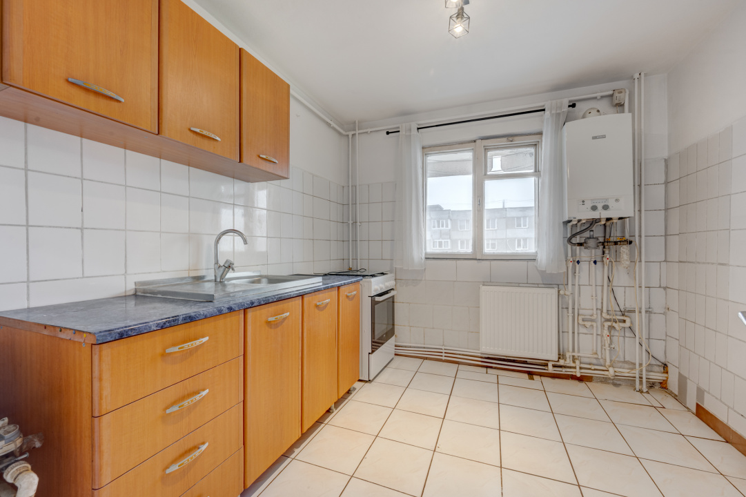 Apartament 3 camere decomandat, cu centrala proprie, bloc 1983