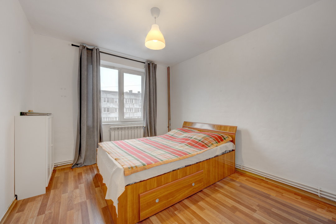 Apartament 3 camere decomandat, cu centrala proprie, bloc 1983