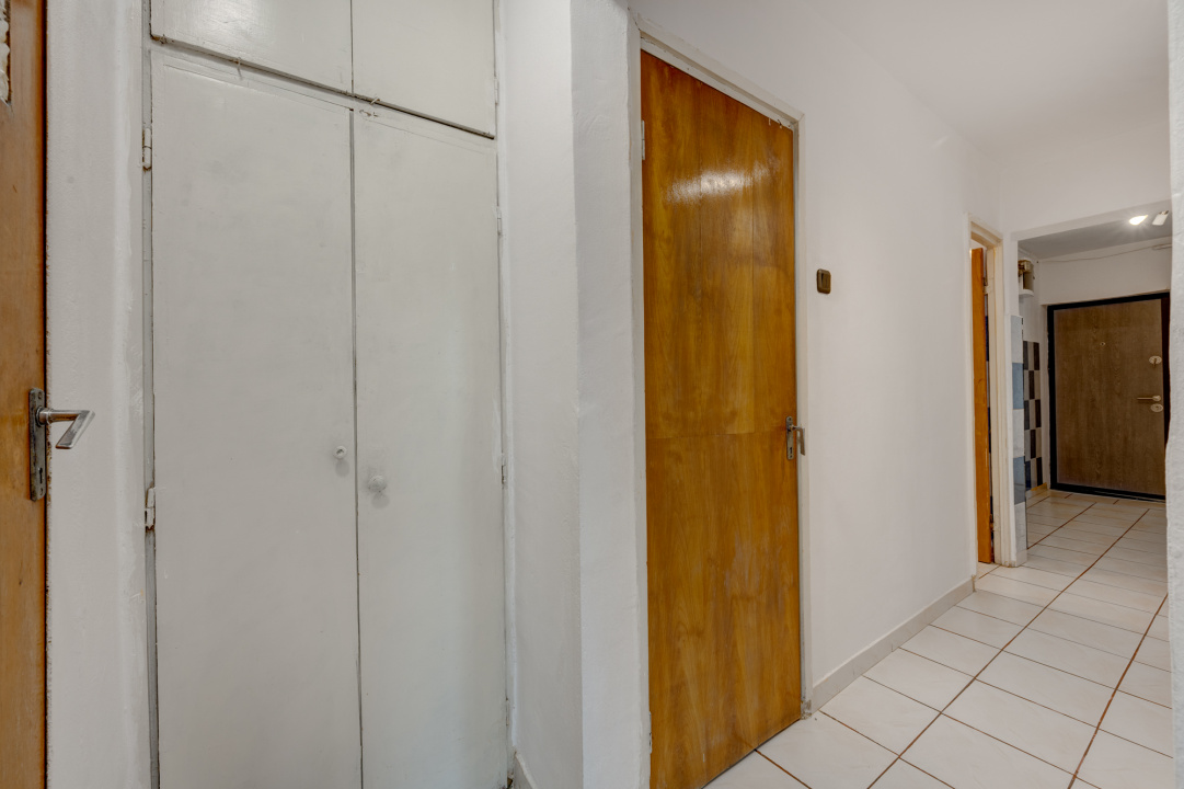 Apartament 3 camere decomandat, cu centrala proprie, bloc 1983