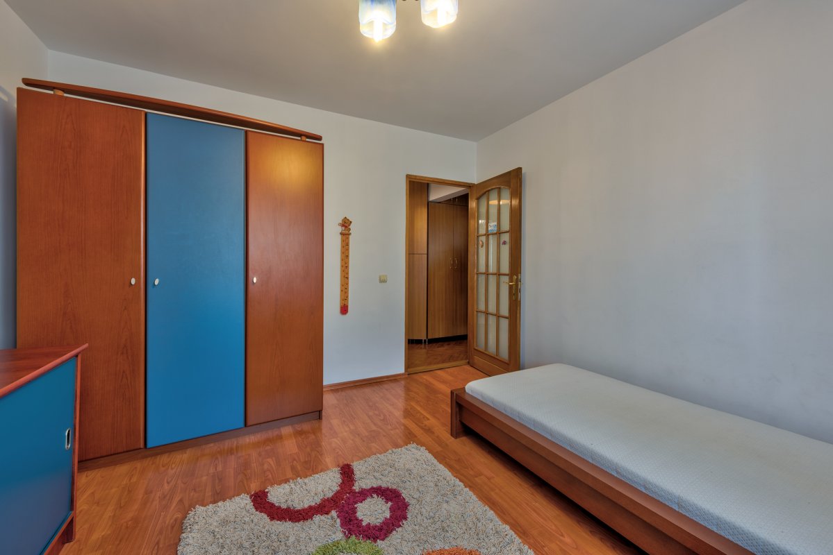 Apartament mobilat si utilat complet, 5 min Mall Vitan, cu loc de parcare