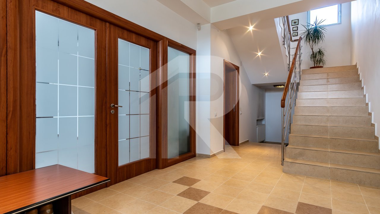 Casa spatioasa cu curte mare, rezidential/birouri, Aparatorii Patriei