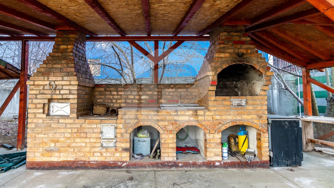 Casa spatioasa cu curte mare, rezidential/birouri, Aparatorii Patriei